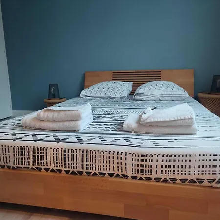 Du Veillon Apartment *